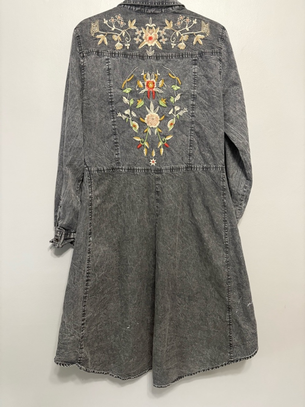 Nostalgia Gray 100% Cotton Denim Dress with Multicolor Floral Embroidery - Picture 4 of 9